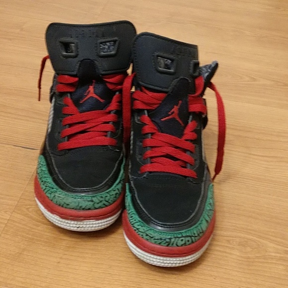 Kid's Jordans - Picture 2 of 5